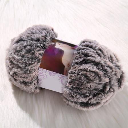 Tykt chenillegarn Myk hudvennlig klumpete fluffy strikkegarn for hekleteppe Svart Hvit