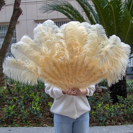 Beige strutsinsulkaviuhka lavaesityksiin ja juhlaesityksiin 60/100cm[JSR]