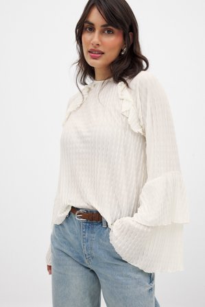 NA-KD - Bluse med volanger og vide ermer - Bluser - Offwhite - XS