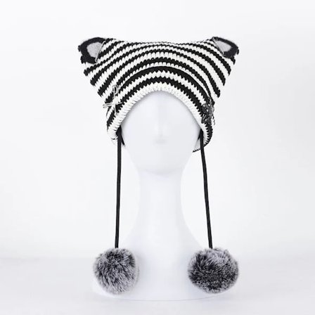 Mössa med katthårbollar, 4 4 4