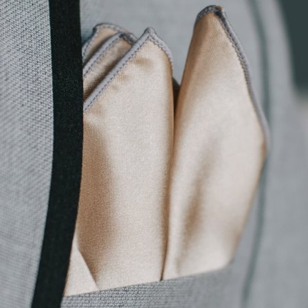 Pochette de costume satinée couleur champagne pour hommes - Pochettes de costume de couleur unie - pour Hommes - Trendhim