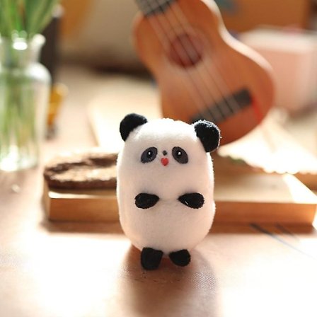 Søt plysjdukke nøkkelring Pikachu jordbær bjørn panda myk utstoppet nøkkelring(rød panda)