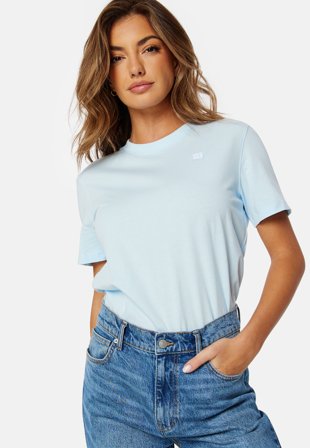 Calvin Klein Jeans CK Embro Badge Regular Tee CYR Keepsake Blue Klær
