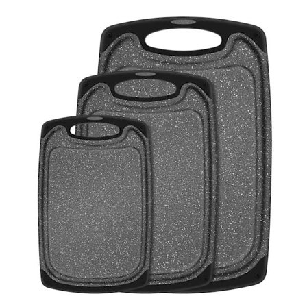 Skärbräda i plast med saftrännor och halkfria handtag, PBPA-fri, diskmaskinsäker köksbräda