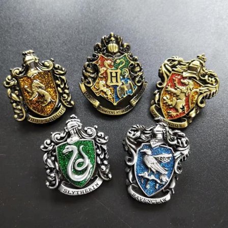 Harry Potter - Hogwarts-hus Pins Fire skoler med magisk logo