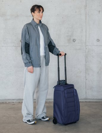 Db Journey Hugger Roller Bag Carry-On 40L - Navy - ONE SIZE