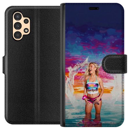 Kompatibel Tegnebogsetui til Samsung Galaxy A13 Blond kvinde i farverigt strandtøj, der leger i havet ved solnedgang