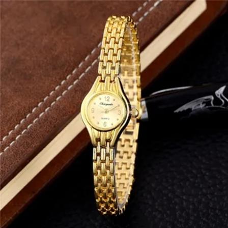 Lyx Kvinnoklockor Guld Klänning i rostfritt stål Dam Quartz Armbandsur Elegant Slim Armbandsur Lady Baby Clock Kvinna ceasuri Gold