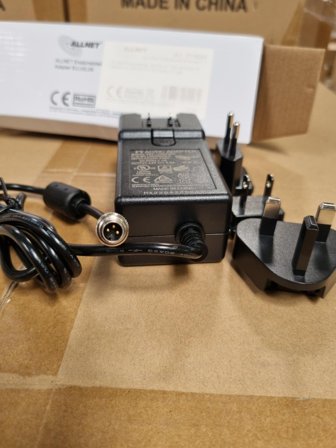 ALLNET Ersatznetzteil 12V/5A EU Type schwarz mit Adapter EU,US,UK HTT mit Binder 711 M9