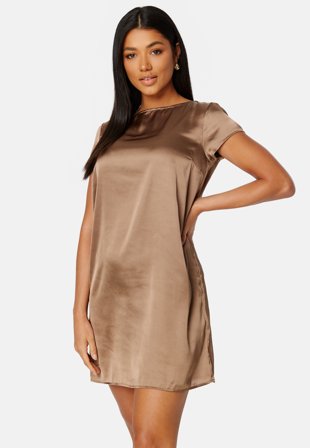 BUBBLEROOM May satin dress Nougat Klær