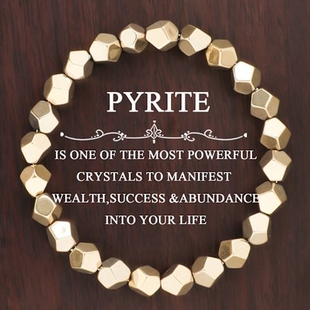 Håndlaget, dette rå pyrittarmbåndet har mangefasetterte bohemperler designet for å tiltrekke seg rikdom og overflod. Det fungerer som et smykke...