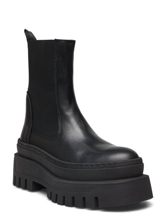 Cassandra Black Steve Madden