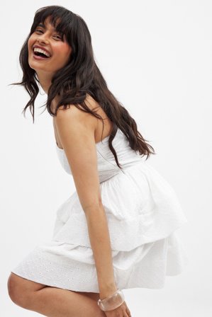 Handpicked x NA-KD - Anglaise minikjole med volanger - Stroppeløs kjoler - Hvit - EU 42