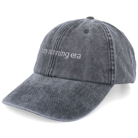 Iconic - Svart unconstructed Keps - In My Running Era Washed Black Dad Cap @ Hatstore