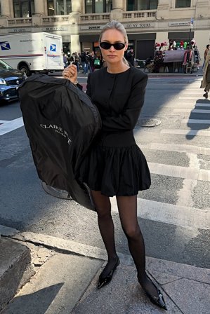 Claire Rose x NA-KD - Blazer med ballongdetaljer i kanten - Blazer Kjoler - Svart - EU 40