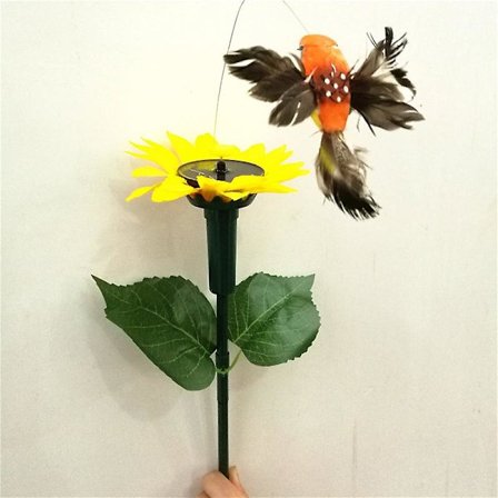 Aurinkovoimalla toimivat tanssivat perhoset, lepattavat lentävät kolibrit, puutarhakasvit, kukat, seiväs, nurmikon koristelu Ora