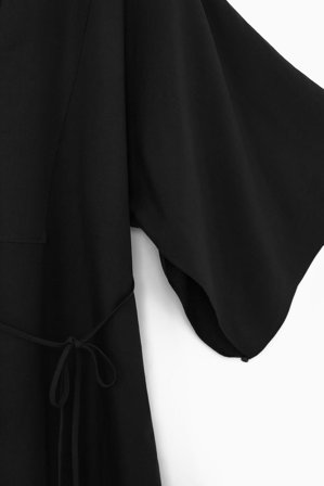 COS Femme Robe Caftan Midi Oversize in Noir