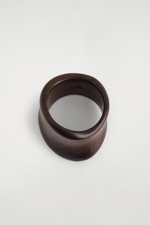 COS Femme Bague Manchette En Bois in Beige