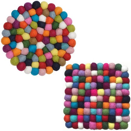 Yoga med runda filt-underlägg gjorda av filt, handgjorda färgglada filtkulor KLB
