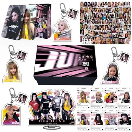 BLACKPINK Merch Sæt - Albumtilbehør med Stående Skilt, Kort og Nøglering | Officiel Fangave