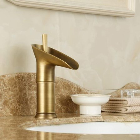 Retro Stil Vandhane til Vask i Massivt Messing. Enkelt-huls blander til koldt vand, til køkken, badeværelse og udendørs