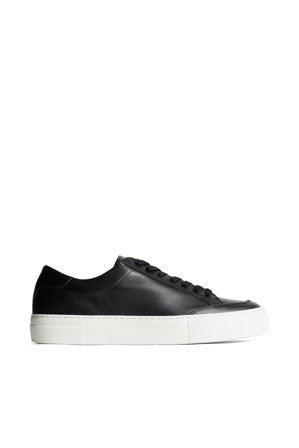 J.Lindeberg - Art Signature Leather Sneaker - Fashion - Black - Men - 43