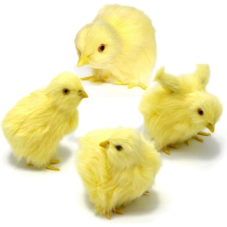 Pakke med 4 realistiske gule plysj babykyllinger i fuskepels, ideelle som vårfotorekvisitter, påskekurvfyll