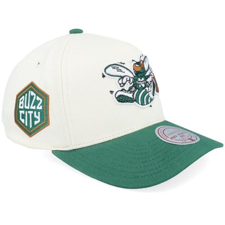 Mitchell & Ness - NBA Beige adjustable Casquette - Hatstore Exclusive x Charlotte Hornets Pro Crown Cream/Green A-frame Adjustable @ Hatstore