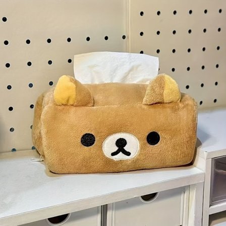 Yndig plys bjørn servietboks cover til praktisk opbevaring af servietter, designet som en bjørnebror.