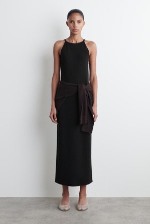 COS Frauen Konturiertes Strickkleid In Midilänge in Schwarz