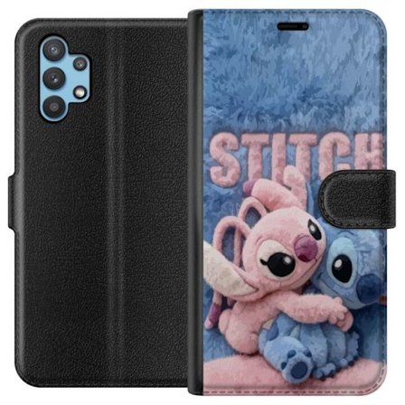 Kompatibelt Plånboksfodral till Samsung Samsung Galaxy A32 5G Söta fluffiga Stitch och Angel kramas på ett mjukt pälsigt underlag med pastellfärg