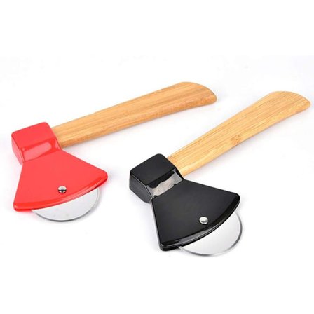 Pizza-kirves bambukahvalla ja terävällä pyörivällä terällä