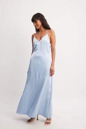NA-KD V-Neck Satin Slip Dress - Slip-kjoler - Blå - EU 42