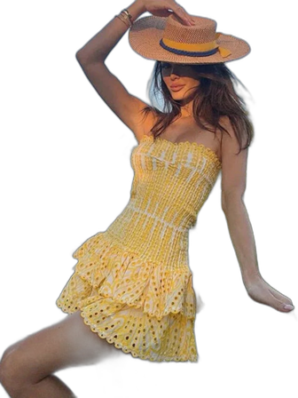 Gul axelbandslös kortklänning med volang