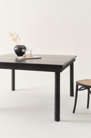 Jotex - Spisebord 140x140 Cm Svart mangotre - DOMAS - Kjøp Spisebord hos Jotex