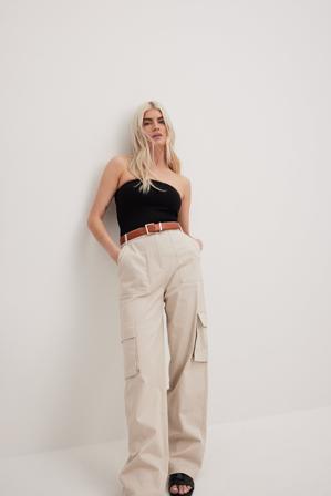 NA-KD Trend Byxor med cargofickor och hög midja - Cargobyxor - Beige - EU 32