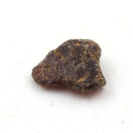 Kivet ja mineraalit. Rodoliitin granaatti. 2,19 ct. Lokiriama, Lodwar, Kenia.