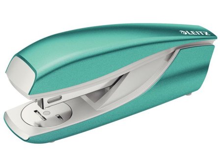 Leitz Häftapparat 5502 30 ark WOW isblå - Lyreco - Kontorsmaterial - Till skrivbordet - Häftapparater - Manuella