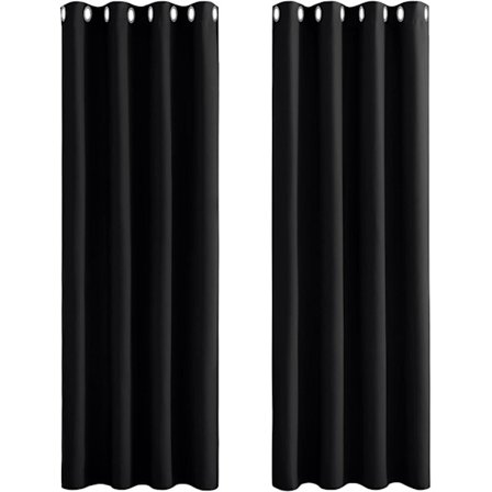 2 mörkläggningsgardiner (svarta 132*60cm)