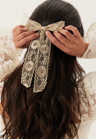 ONLY - Onleloise Lace Bow Hairclip - Frosted Almond - Kläder - - Bubbleroom