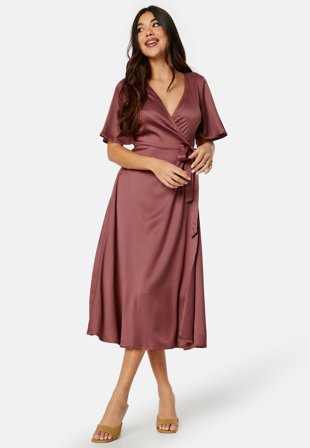 Bubbleroom Occasion - Butterfly Sleeve Wrap Satin Midi Dress - Kläder Omlottklänning
