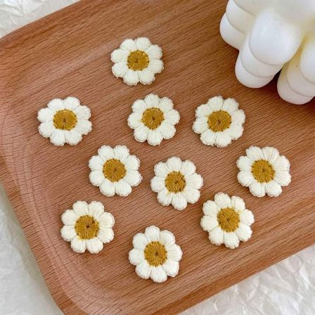 20 st/lot Broderiklistermärke för små blommor 7 7