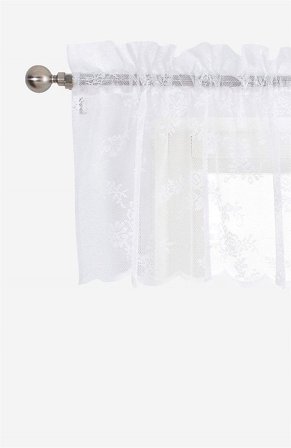 Cellbes of Sweden - Mønstret blondegardin i hvit i størrelse