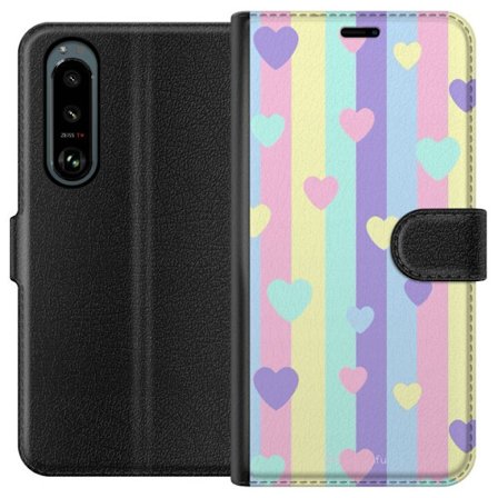 Kompatibelt Lommeboketui til Sony Xperia 5 III Pastellstriper i rosa, gul, lilla og blå med spredte hjerter i myk kawaii-stil.