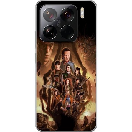 Yhteensopiva Puhelinkuori Xiaomi 15 Pro Ryhmäpotretti Stranger Thingsin sankareista, joissa on tumma fantasiaympäristö ja uhkaava olento taustalla