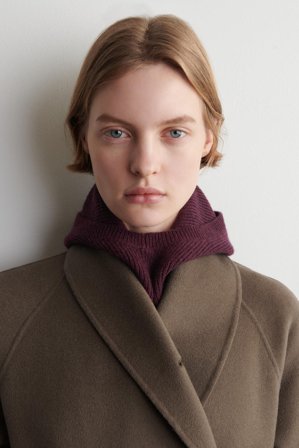 COS Women's Ribbstickad Balaklava I Ull/kashmir in Brun