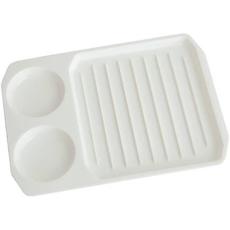 Kaksi-yhdessä höyrytettyjä munia leivonta-alustalla mikroaaltouunin leivontamuotti