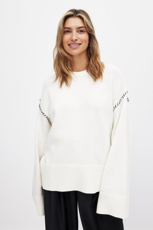 NA-KD - Oversized strikket genser med sømdetaljer - Oversize Genser - OffHvit - Medium