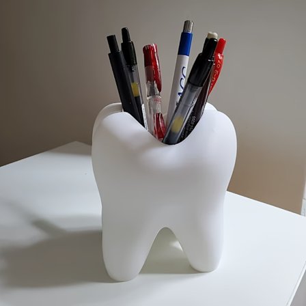 Kompakt tandbørsteholder i form af tænder - en hvid, fritstående badeværelsestilbehørsorganisator, der ikke kræver strøm.