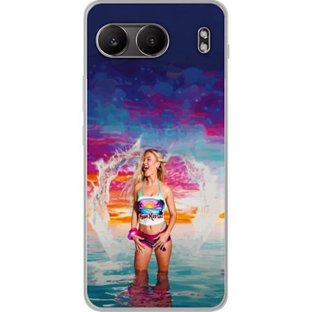 Kompatibelt Mobildeksel til OnePlus Nord 4 Blond kvinne i fargerik strandantrekk som leker i havet ved solnedgang